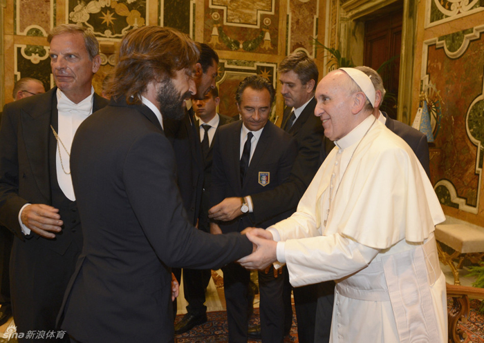 El Papa recibió a las selecciones de fútbol de Argentina e Italia 8