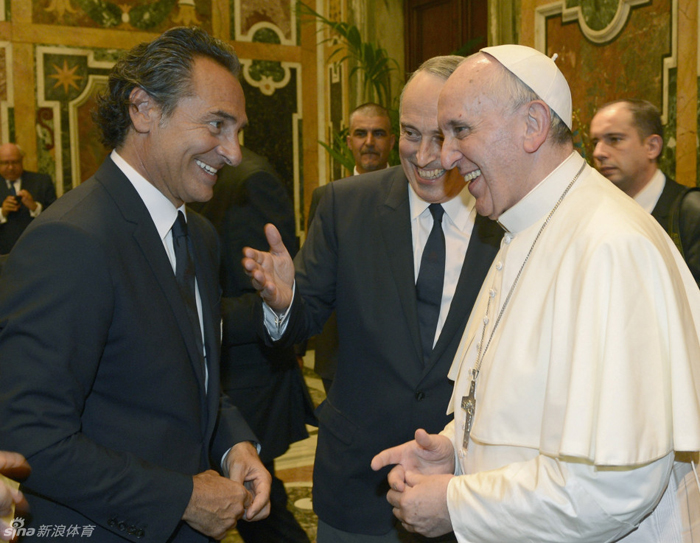 El Papa recibió a las selecciones de fútbol de Argentina e Italia 9