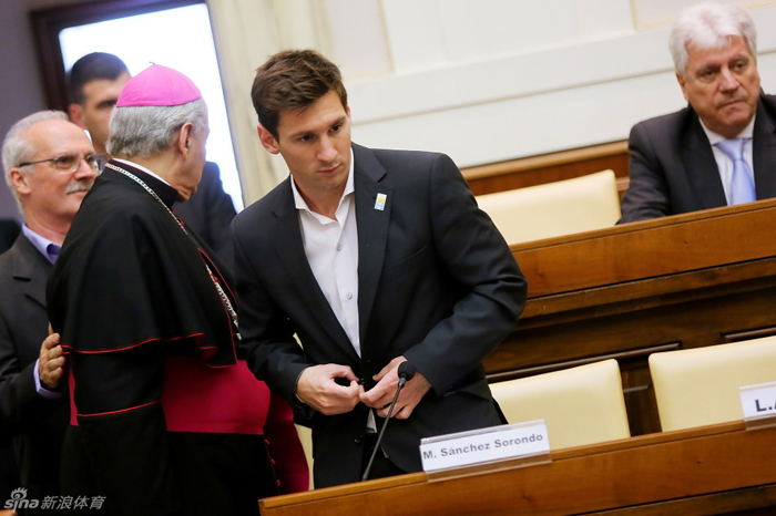 El Papa recibió a las selecciones de fútbol de Argentina e Italia 12