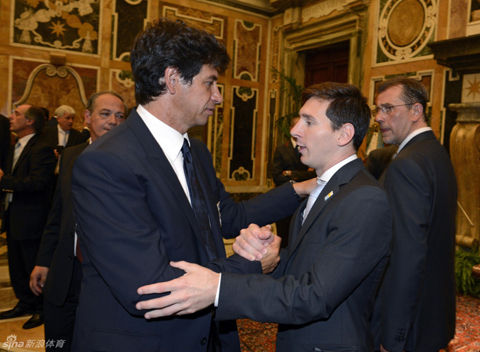 El Papa recibió a las selecciones de fútbol de Argentina e Italia 13