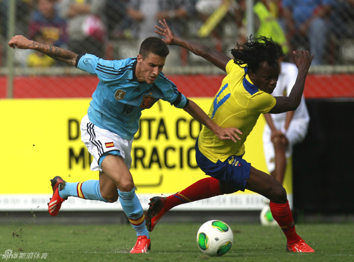 España gana a Ecuador con goles de Negredo y Cazorla 10