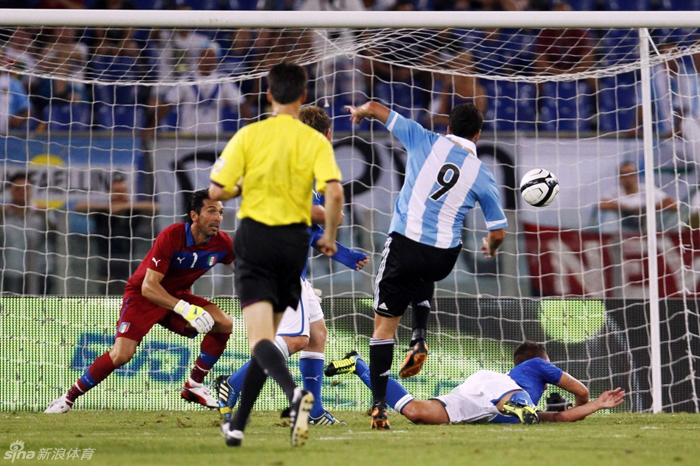 La Argentina sin Messi derrotó a Italia en el amistoso en honor al Papa 1