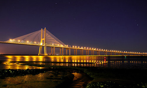 Puente de Vasco de Gama. 