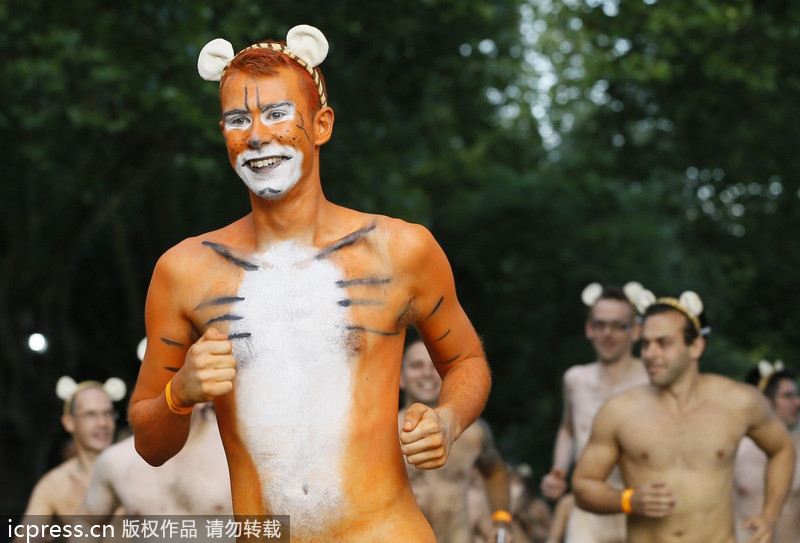 Más de trecientos de corredores desnudos para despertar conciencia sobre los 300 tigres de Sumatra