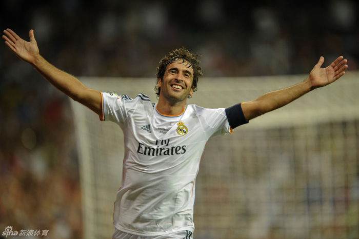 Raúl recibió un en el Bernabéu un homenaje tres años después de su despedida 5