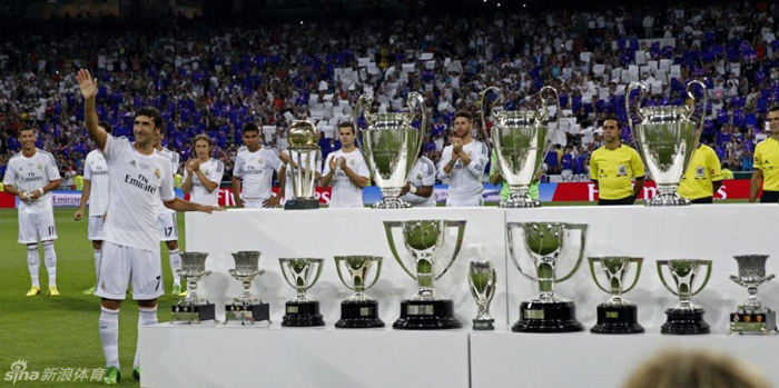 Raúl recibió un en el Bernabéu un homenaje tres años después de su despedida 6