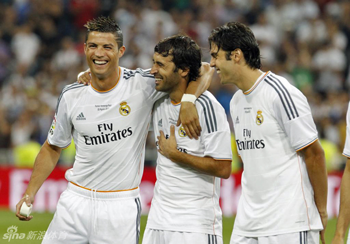 Raúl recibió un en el Bernabéu un homenaje tres años después de su despedida 9