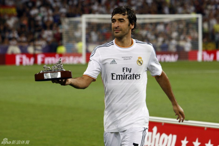 Raúl recibió un en el Bernabéu un homenaje tres años después de su despedida 10