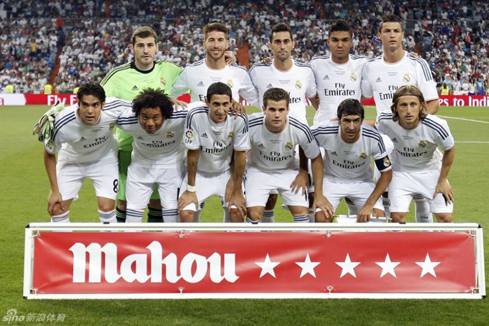 Raúl recibió un en el Bernabéu un homenaje tres años después de su despedida 11