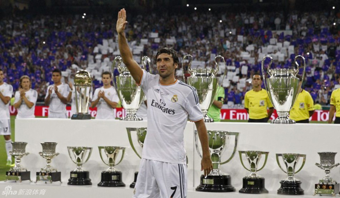 Raúl recibió un en el Bernabéu un homenaje tres años después de su despedida 19