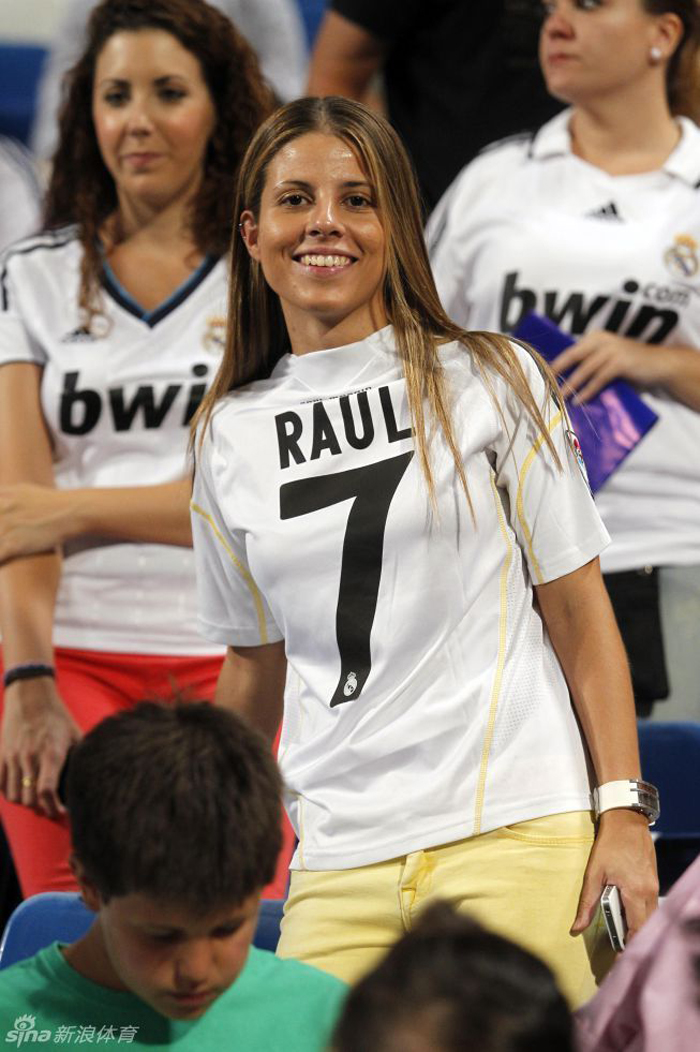 Raúl recibió un en el Bernabéu un homenaje tres años después de su despedida 23