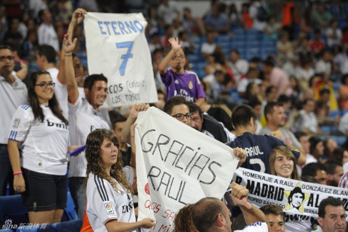 Raúl recibió un en el Bernabéu un homenaje tres años después de su despedida 24