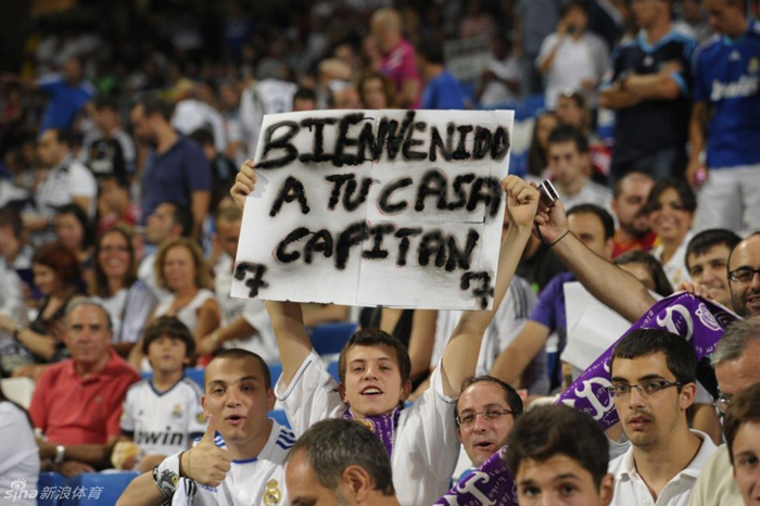 Raúl recibió un en el Bernabéu un homenaje tres años después de su despedida 29