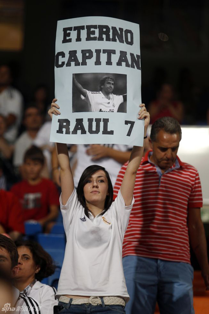 Raúl recibió un en el Bernabéu un homenaje tres años después de su despedida 31