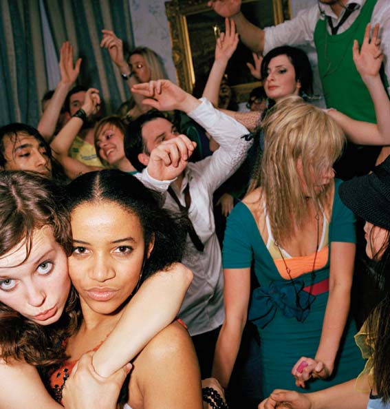 Las estudiantes locas y borrachas en la fiesta 