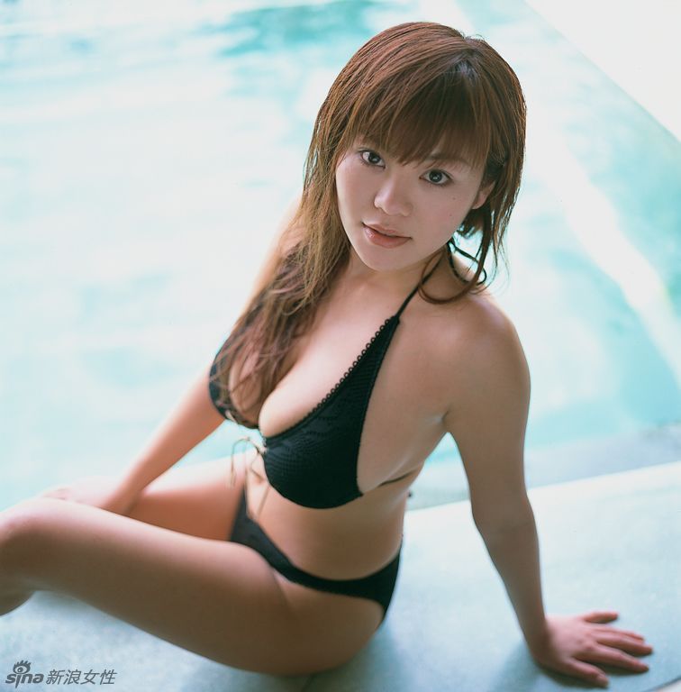 Mujer japonesa luce sus pechos gigantes de H Cup