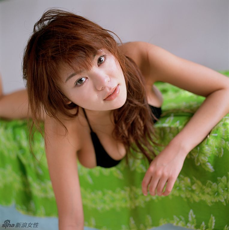 Mujer japonesa luce sus pechos gigantes de H Cup