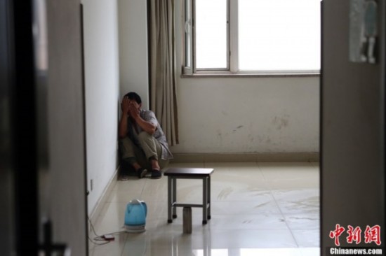Fotos nuevas del niño chino extirpados los ojos por tráfico de órganos