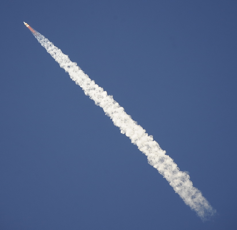 EE.UU. lanzan en California cohete con satélite espía