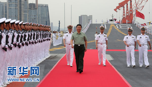 Enfoque de China: Presidente chino visita primer portaaviones del país