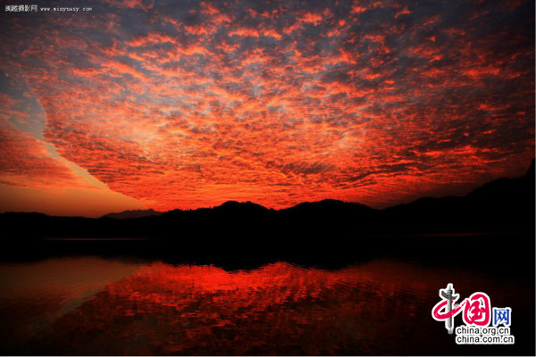 Taining, el lugar fascinante de nubes arreboladas de China1