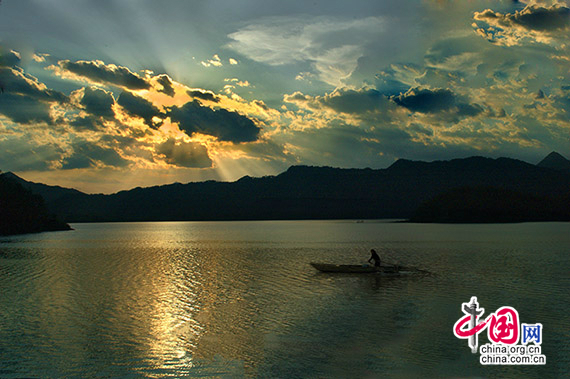 Taining, el lugar fascinante de nubes arreboladas de China20
