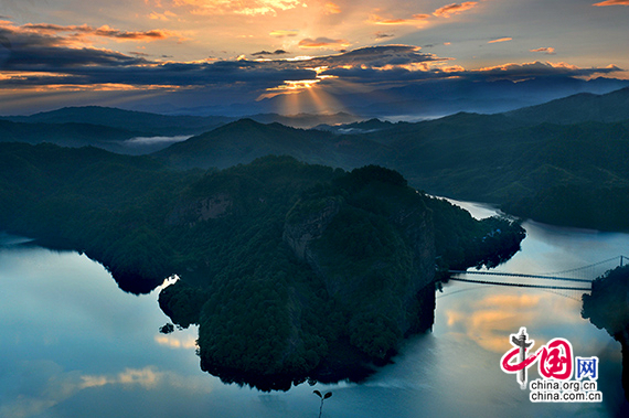 Taining, el lugar fascinante de nubes arreboladas de China21
