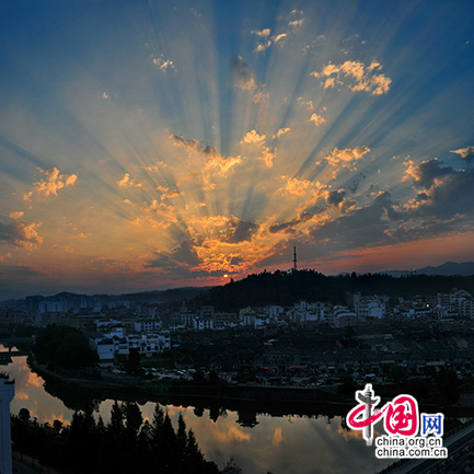 Taining, el lugar fascinante de nubes arreboladas de China23