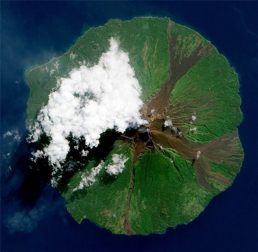  Volcán Manam, Papua Nueva Guinea