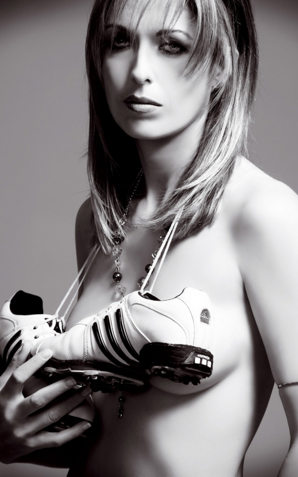 La sexy golfista Sophie Sandolo posa desnuda para su calendario 