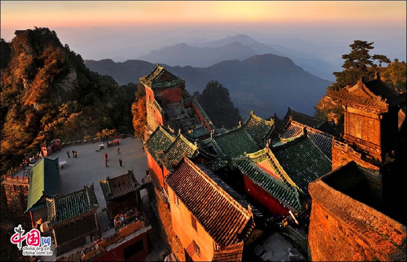 La Montaña Wudang extiende su encanto más deslumbrante en otoño3