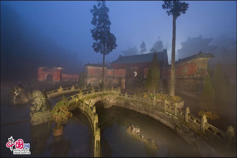 La Montaña Wudang extiende su encanto más deslumbrante en otoño6