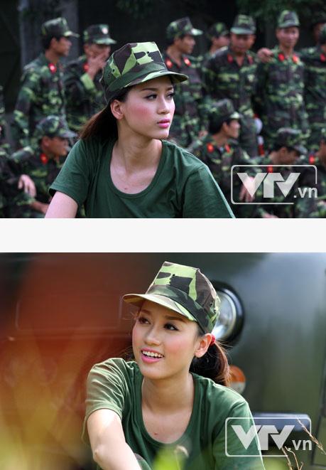 Las mujeres soldadas guapas en el Ejército Popular de Vietnam