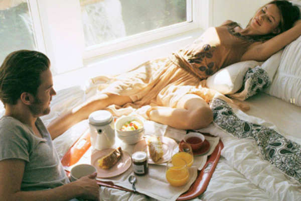 9. “Dice mi mamá que si te quedas a comer.”