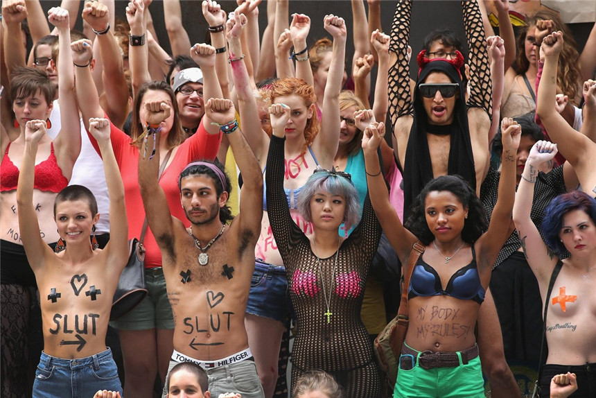 SlutWalk 2013: las mujeres desnudas protestan en contra del abuso sexual en Chicago, EE.UU.