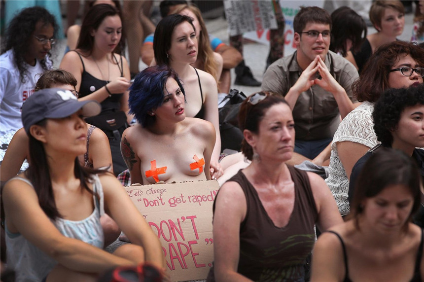 SlutWalk 2013: las mujeres desnudas protestan en contra del abuso sexual en Chicago, EE.UU.