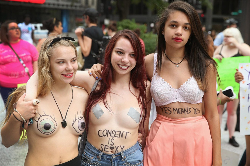 SlutWalk 2013: las mujeres desnudas protestan en contra del abuso sexual en Chicago, EE.UU.