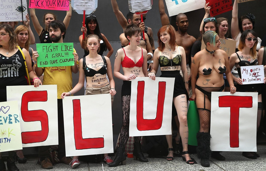 SlutWalk 2013: las mujeres desnudas protestan en contra del abuso sexual en Chicago, EE.UU.