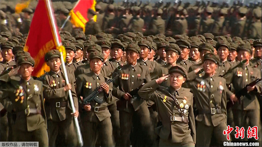 Corea del Norte celebra con un desfile del 65º aniversario de su fundación