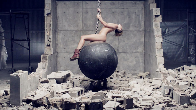 Miley Cyrus, totalmente desnuda en su nuevo álbum ‘Bangerz’