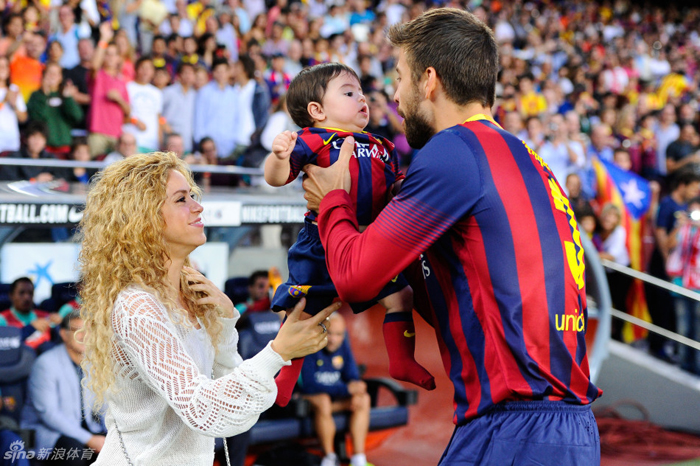 Shakira lleva a Milán al Cam Nou para apoyar a Piqué 3