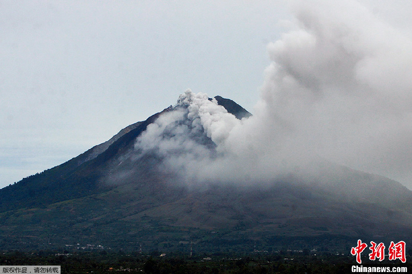 Alerta en Indonesia por erupción volcánica