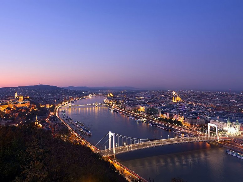 Panoramas impresionantes de las ciudades bajo la noche: Budapest