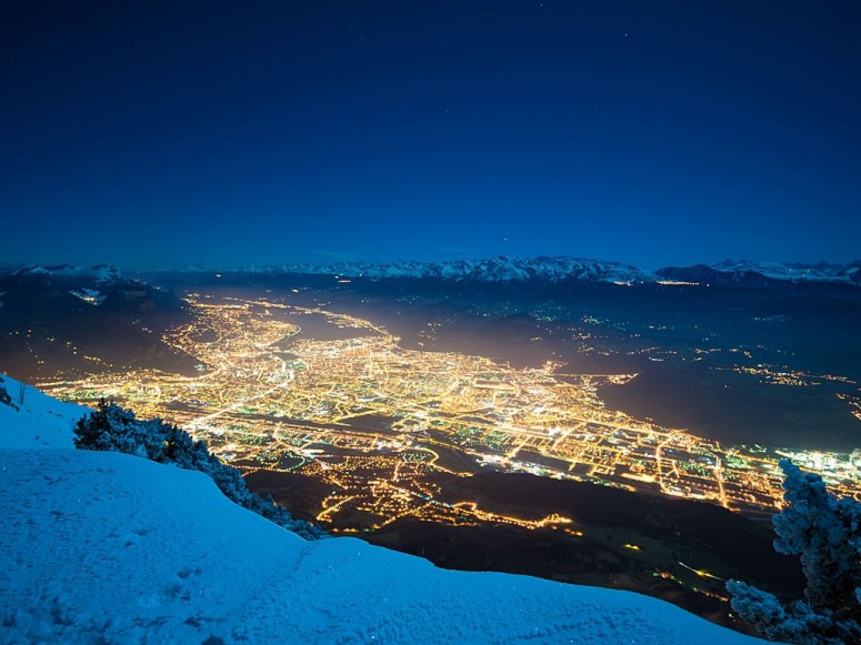 Panoramas impresionantes de las ciudades bajo la noche: Grenoble