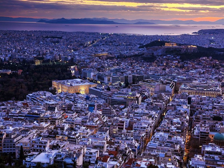 Panoramas impresionantes de las ciudades bajo la noche: Atenas