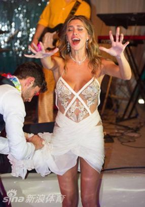 La sexy diosa de la liga italiana Belen Rodriguez contrae matrimonio con Stefano De Martino 11