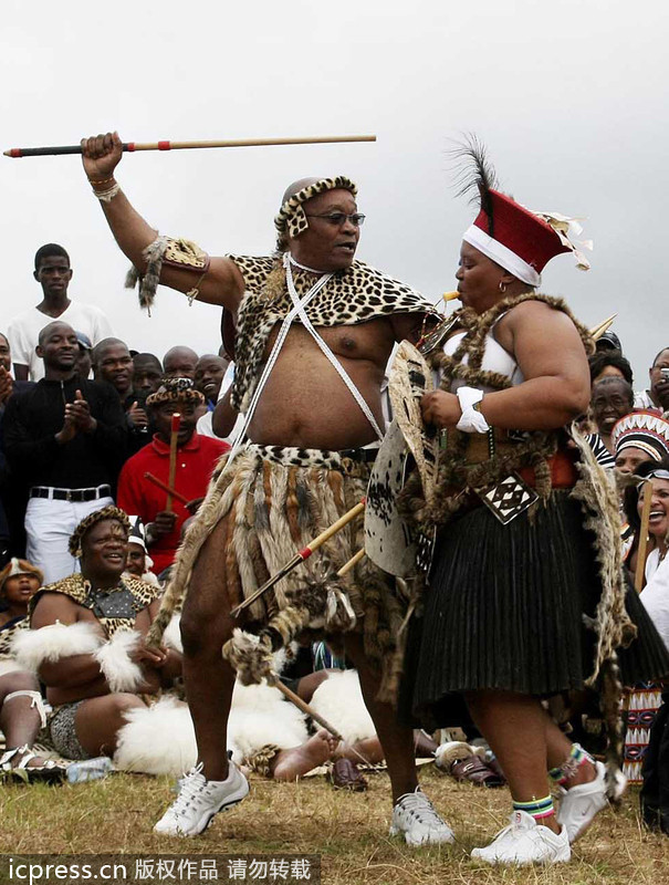 Presidente de Sudáfrica y su esposa Nompumelelo Ntuli bailaban en la boda tradicional