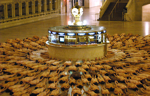 Fotografías artísticas de cuerpos desnudos por Spencer Tunick Spanish