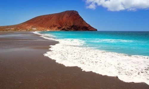 10 playas multicolores alrededor del mundo