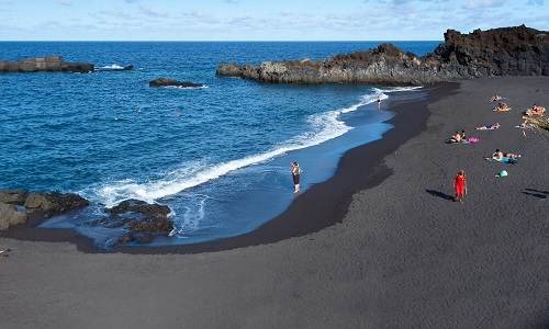 10 playas multicolores alrededor del mundo